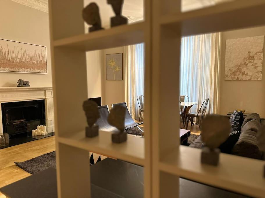 Stunning 2 Bed/2Bath Flat In Heart Of Kensington Londres Exterior foto