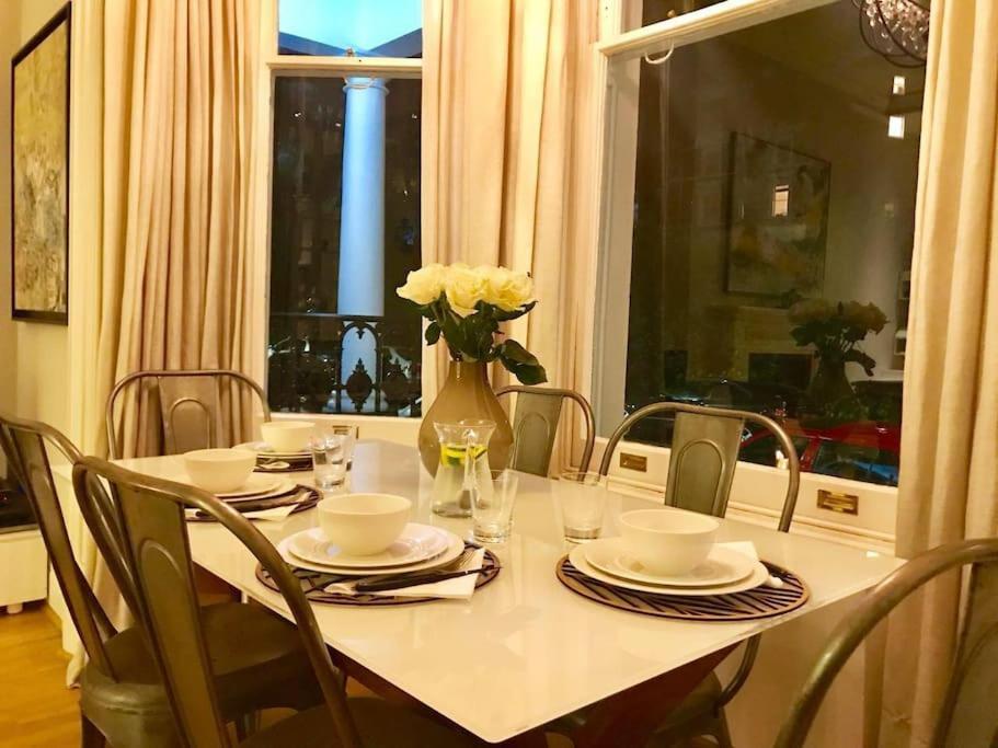 Stunning 2 Bed/2Bath Flat In Heart Of Kensington Londres Exterior foto